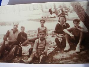 FAMILLE ESTEVE a AIN FRANIN,15aout 1959.ESTEVE EMILE(papa)jules esteve,gilbert,encarnacion(maman)vincent,rene